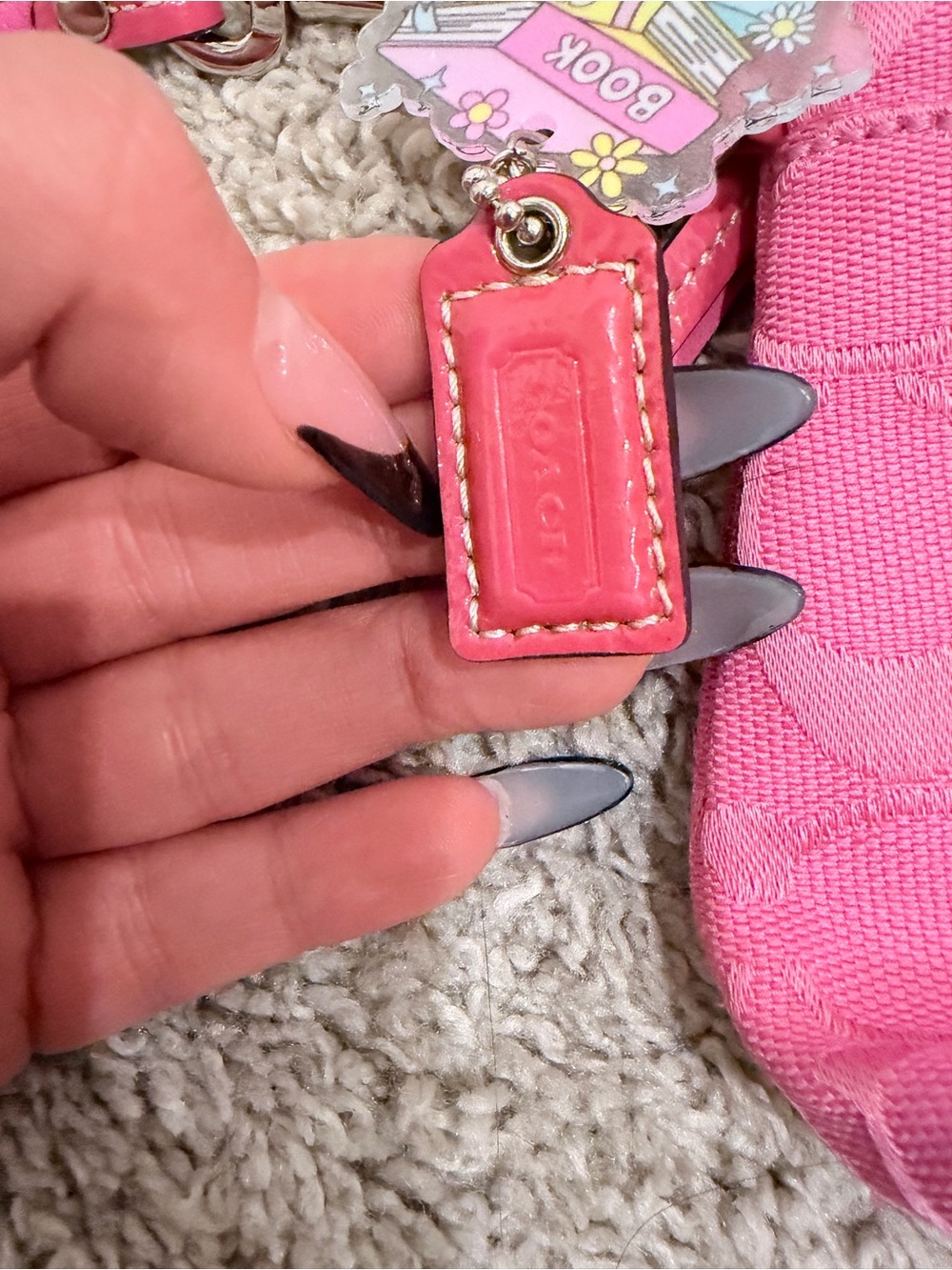 Coach vintage pink
Signature Wristlet with Silver Hardware - Picture 6 of 8